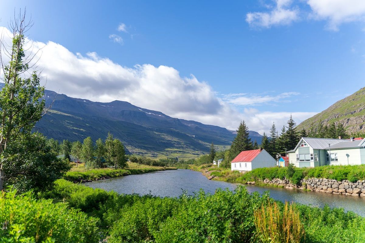 Menjadi Negara Paling Damai, Islandia Suguhkan 8 Wisata Memikata