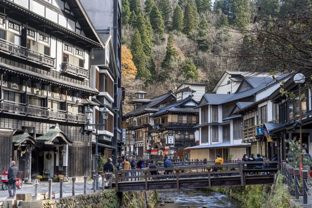 Nuansa Ginzan Onsen Jepang Serasa Masuk ke Dunia Spirited Away